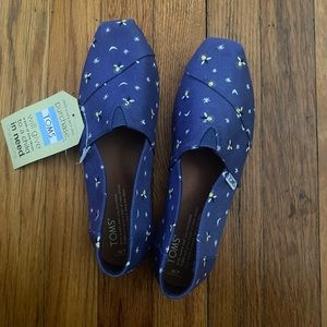TOMS lightening bug glow in the dark women's size 7